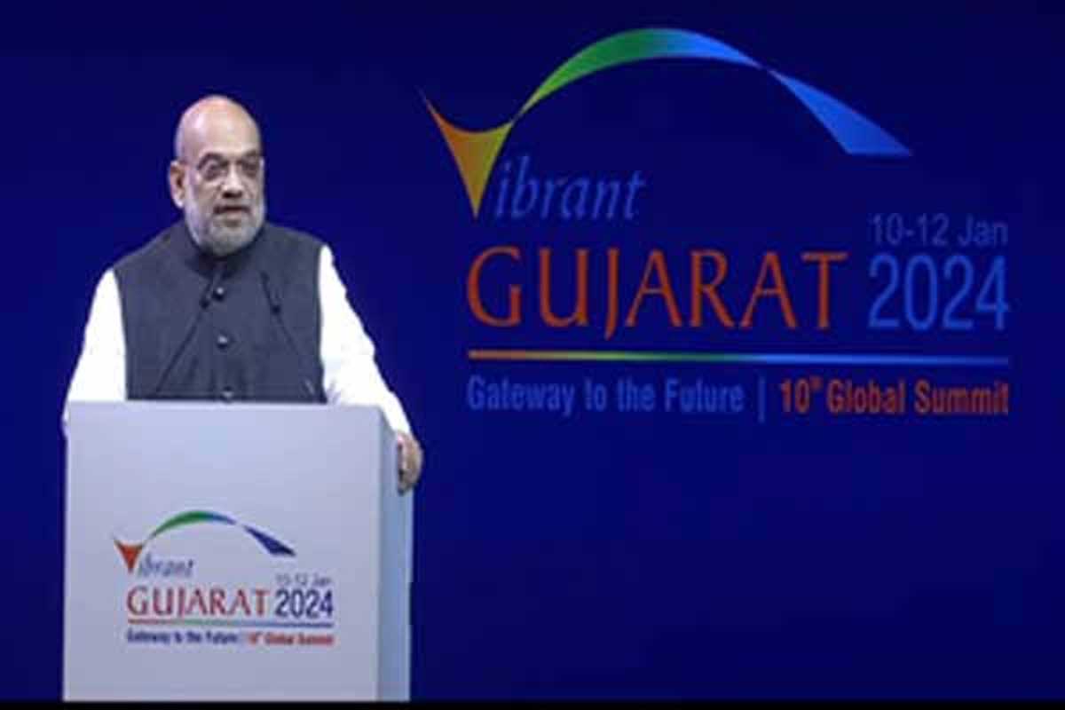 अमित शाह ने गुजरात के बिजनेस समुदाय से कहा, कश्मीर में निवेश करें